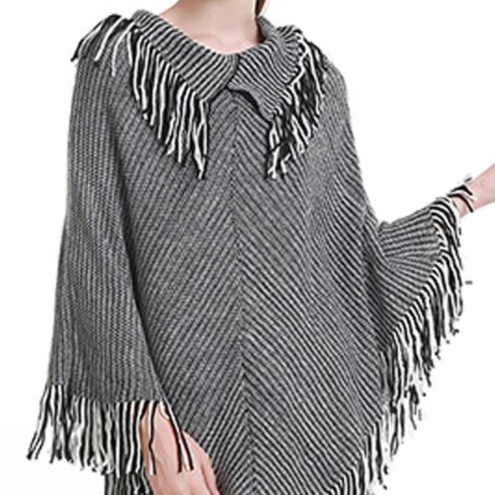 Poncho with fringe - Picture 3 of 3
